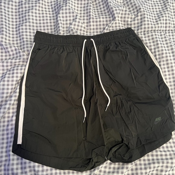 Nike Shorts - Picture 1 of 3